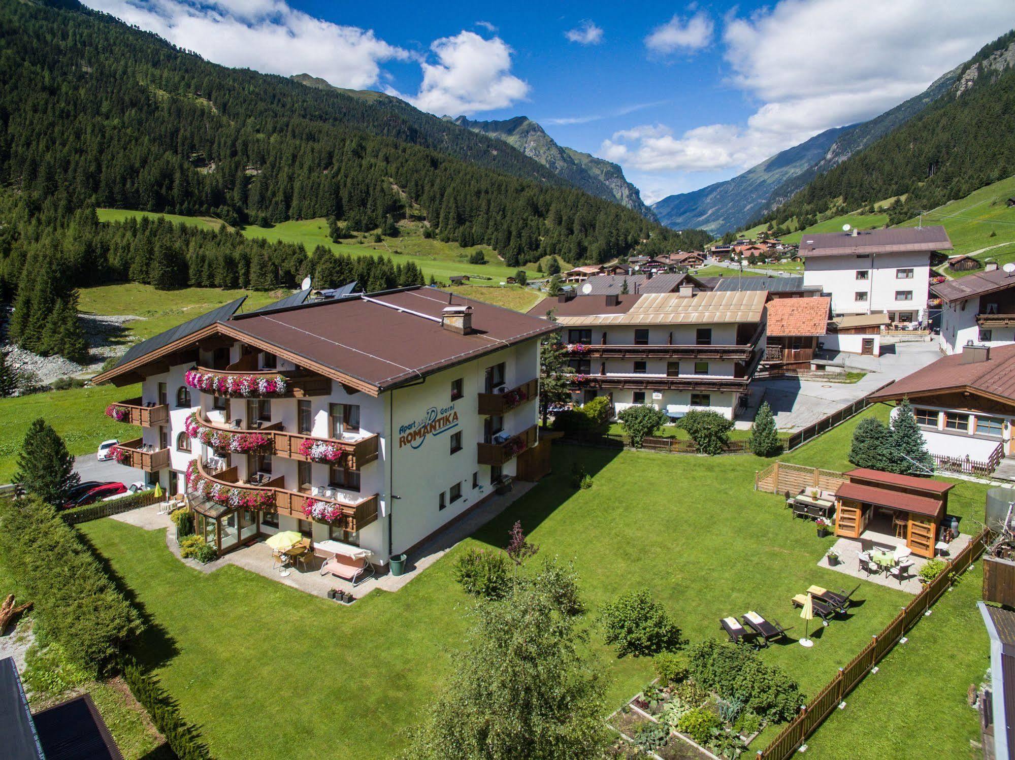 Hotel Garni Romantika Sankt Leonhard im Pitztal Exterior foto