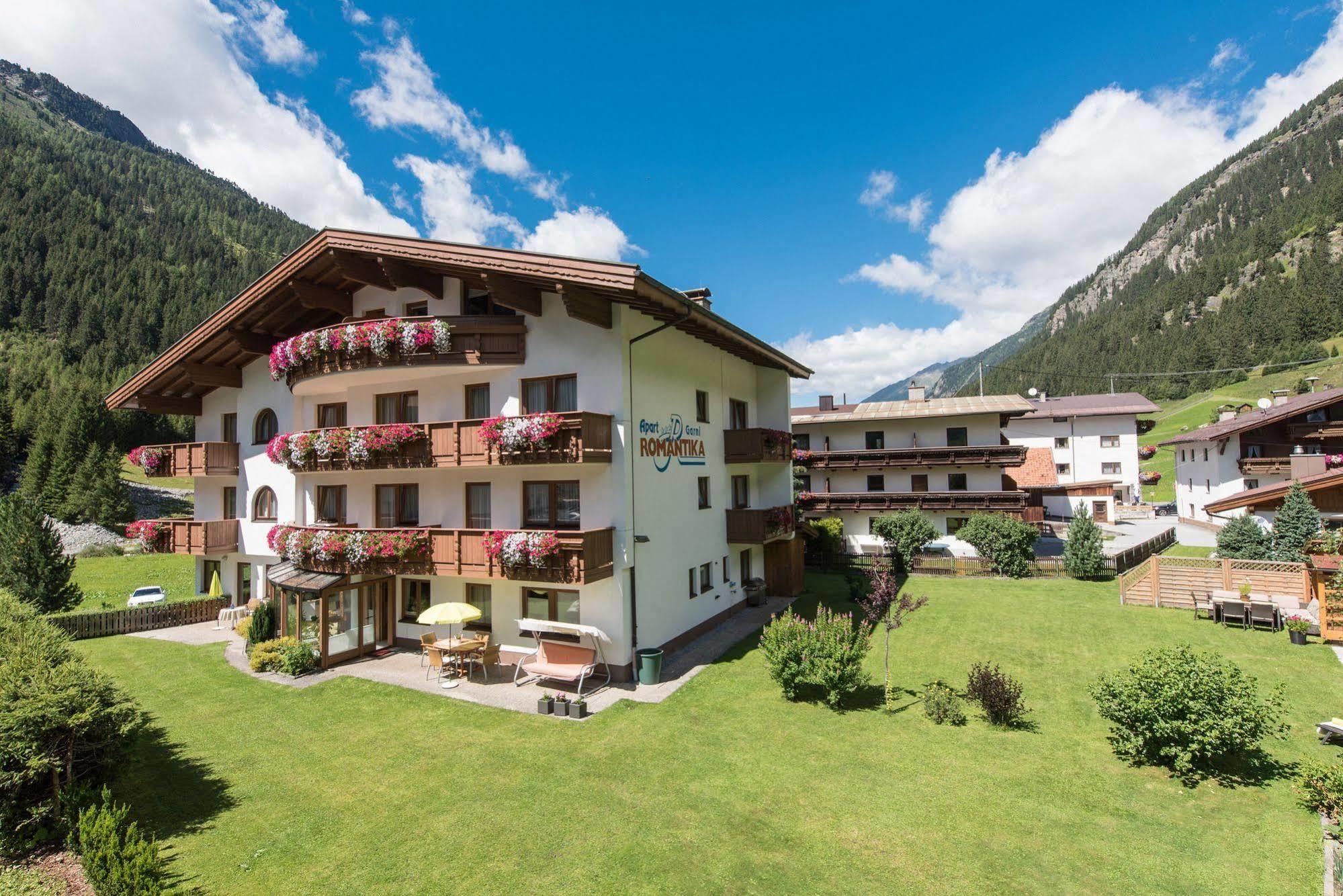 Hotel Garni Romantika Sankt Leonhard im Pitztal Exterior foto