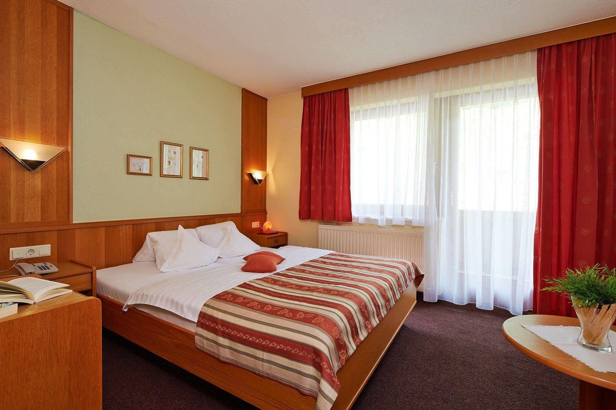 Hotel Garni Romantika Sankt Leonhard im Pitztal Exterior foto