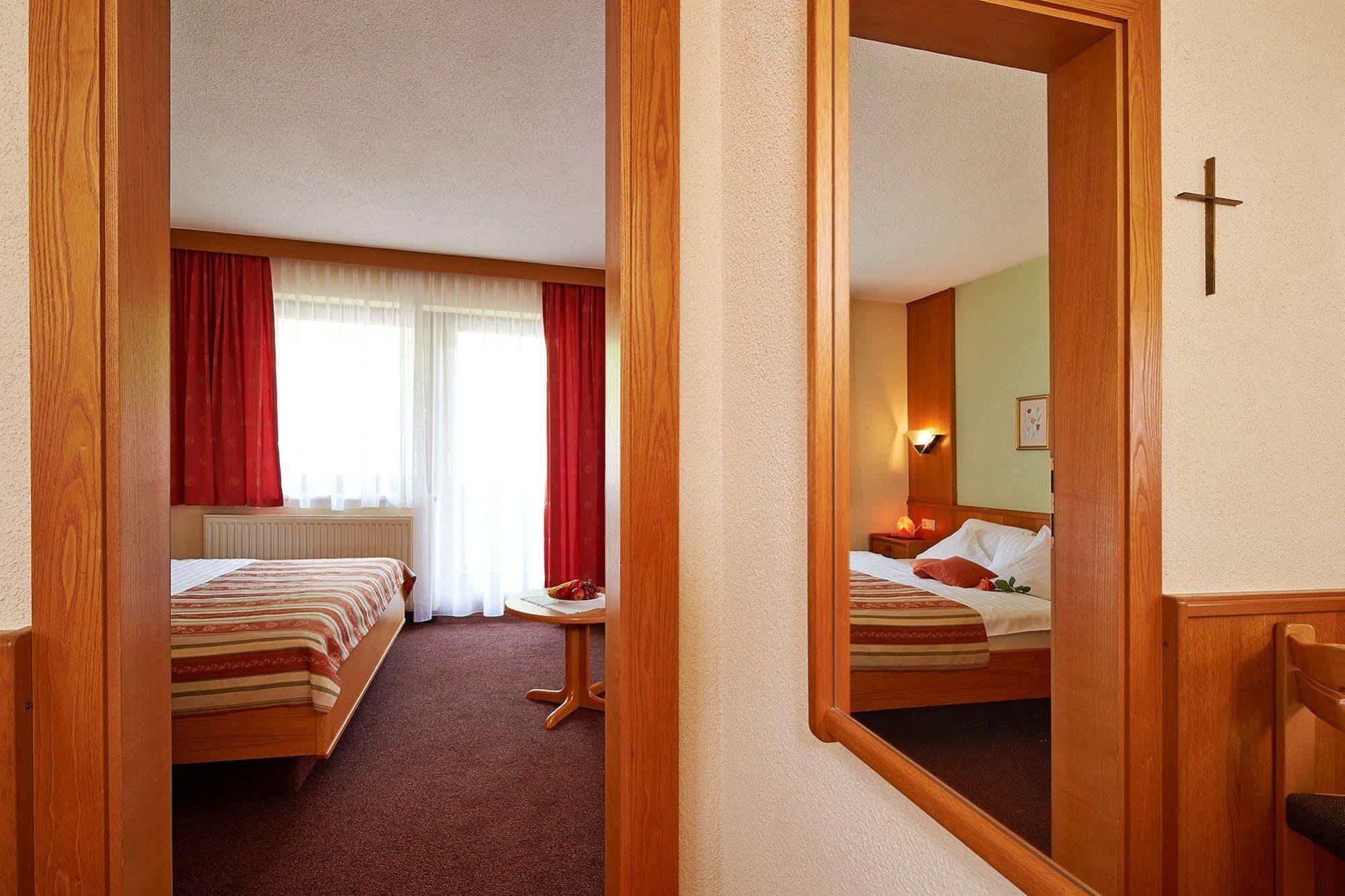 Hotel Garni Romantika Sankt Leonhard im Pitztal Exterior foto